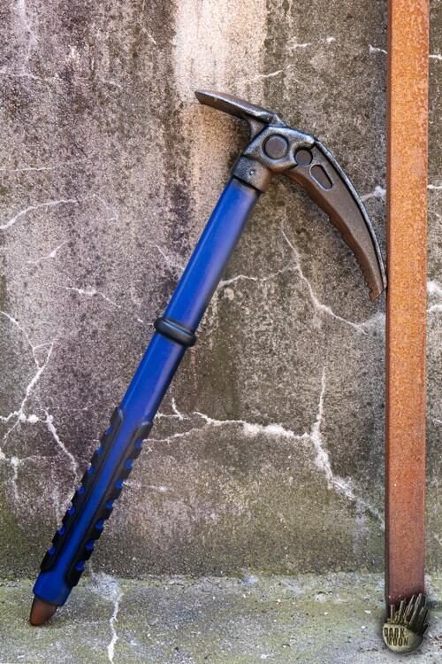 Ice Axe - 63 cm - Blue