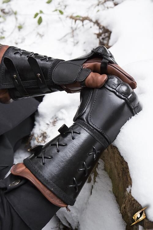 Leather gauntlet