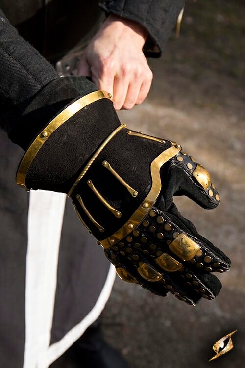 Hourglass Gauntlets - Black