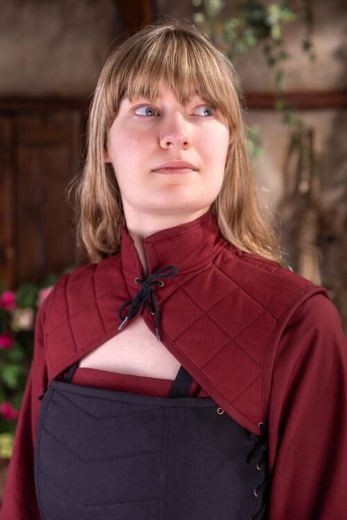 Dungeons & Dragons Female Fighter Gorget Bordeaux