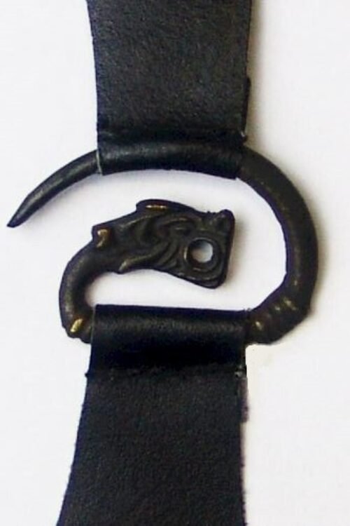 Fermaglio in metallo con pelle